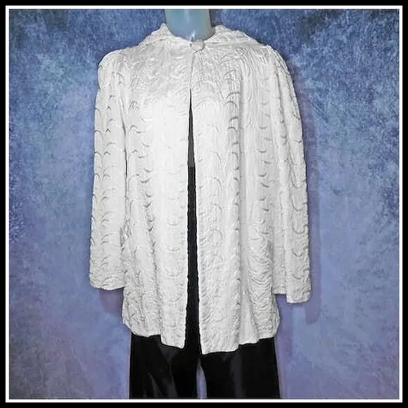 White Hooded Evening Jacket is 30s Vintage Quilted Hoodie Cover VFG 1930s - Picture 2 of 15